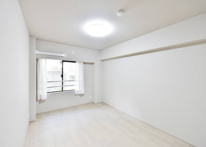 Elza Mikage Hirano A-Building Room 303