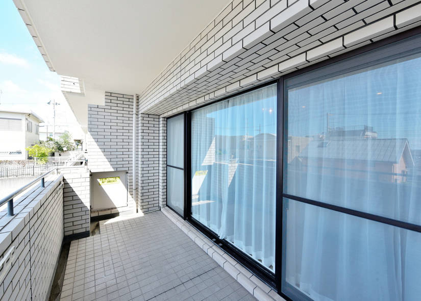 Elza Mikage Hirano A-Building Room 303