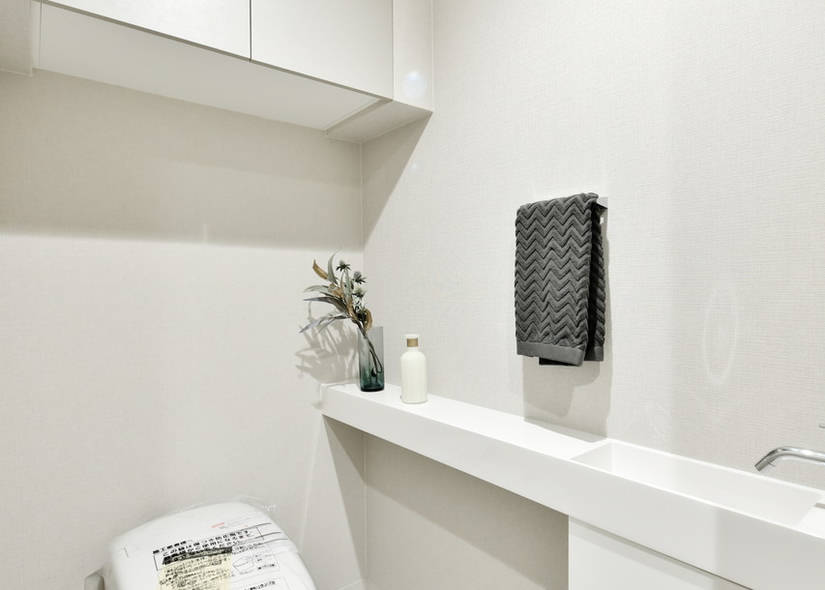 Elza Mikage Hirano A-Building Room 303